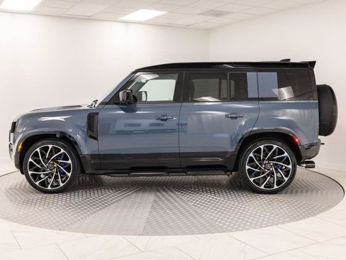 Used 2025 Land Rover Defender 110 X-Dynamic SE AWD/4WD image 4