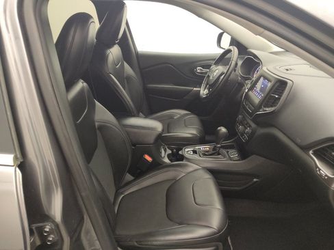 Used 2019 Jeep Cherokee Latitude Plus FWD image 21
