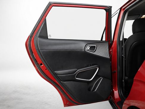 Used 2024 Kia Soul LX w/ Option Group 015 FWD image 16