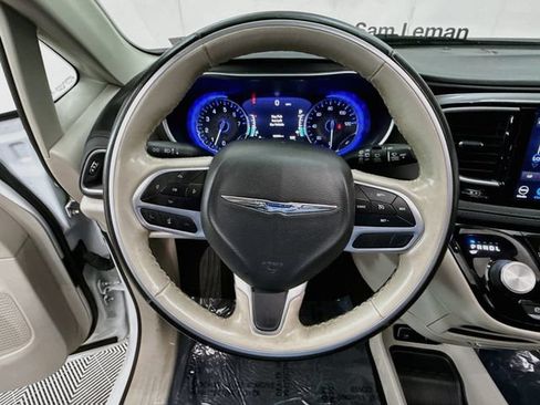Used 2020 Chrysler Pacifica Limited FWD image 11