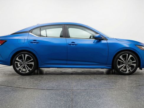 Used 2025 Nissan Sentra SV FWD image 11