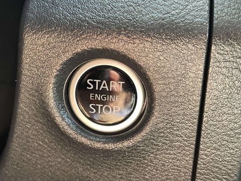 Used 2025 Nissan Frontier SV RWD image 23