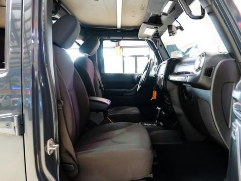 Used 2017 Jeep Wrangler Unlimited Sport AWD/4WD image 35