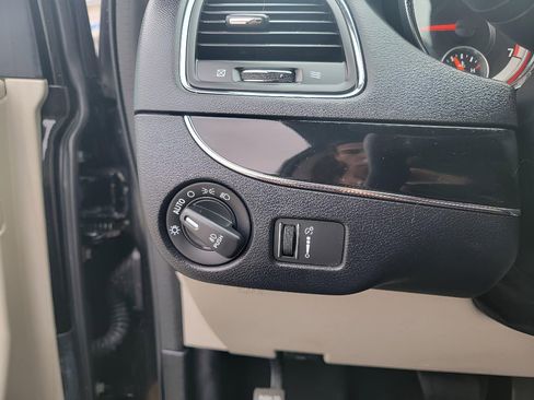 Used 2018 Dodge Grand Caravan SXT image 14