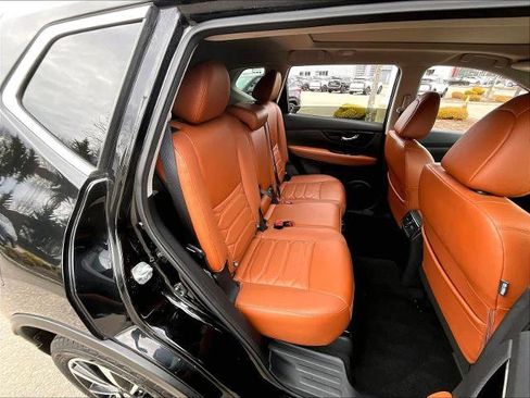 Certified 2019 Nissan Rogue SL w/ Premium Package image 16