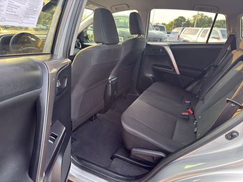 Used 2018 Toyota RAV4 LE FWD image 26