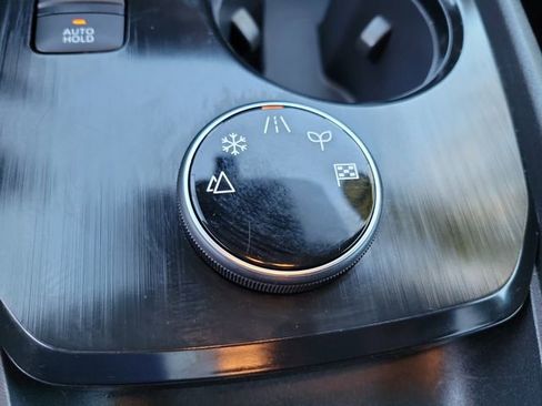 Used 2024 Nissan Rogue S image 32