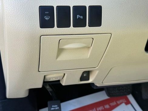 Used 2014 Toyota Highlander Limited FWD image 23