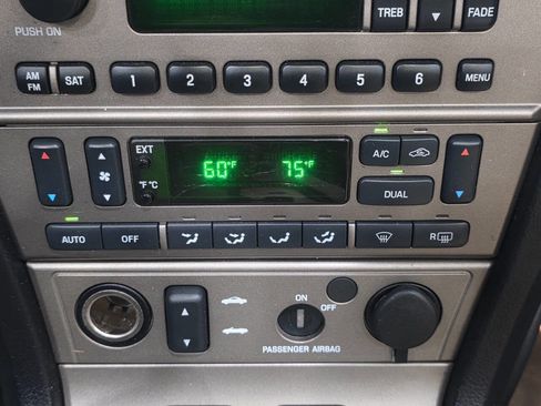 Used 2004 Ford Thunderbird Deluxe image 15