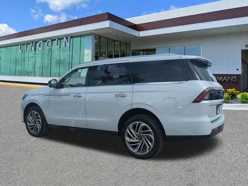 New 2025 Lincoln Navigator Reserve image 6