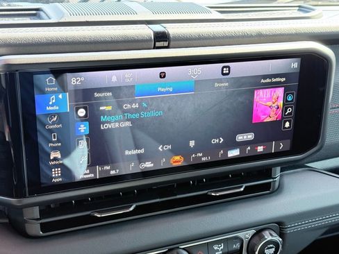 Used 2024 Jeep Gladiator Rubicon image 15