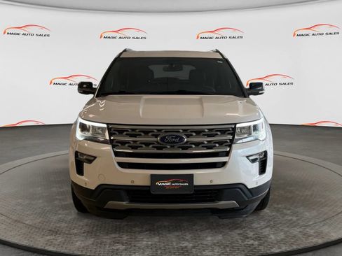Used 2018 Ford Explorer XLT w/ Equipment Group 202A AWD/4WD image 3