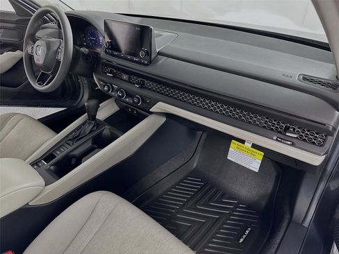 Certified 2025 Honda Accord SE image 28
