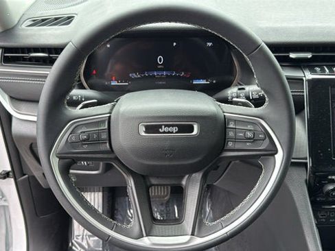 Certified 2023 Jeep Grand Cherokee Laredo AWD/4WD image 15