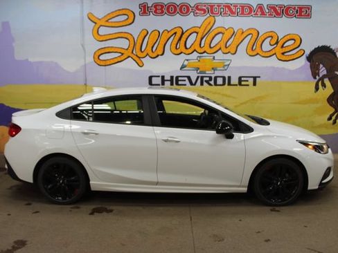 Used 2018 Chevrolet Cruze LT FWD image 1