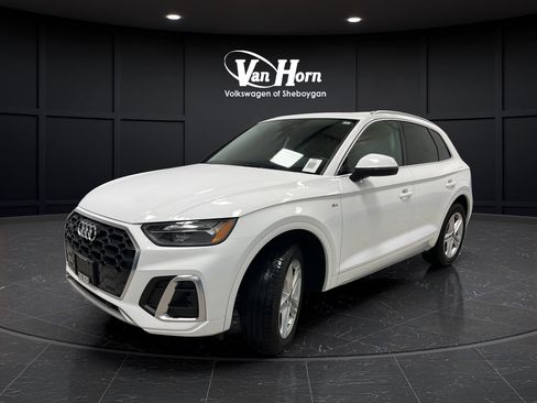 Used 2022 Audi Q5 e Premium w/ Convenience Package AWD/4WD image 3