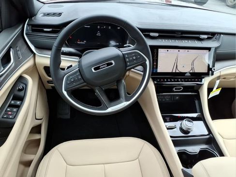 New 2026 Jeep Grand Cherokee Limited AWD/4WD image 13