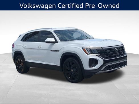 Used 2024 Volkswagen Atlas Cross Sport SE w/ Panoramic Sunroof Package FWD image 2