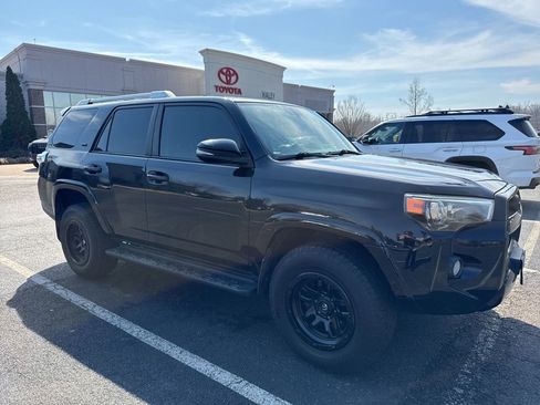 Used 2018 Toyota 4Runner SR5 Premium image 1