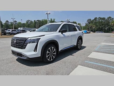 New 2026 Nissan Pathfinder Platinum FWD image 19