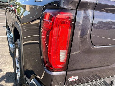 Used 2022 GMC Sierra 1500 SLT w/ SLT Premium Package AWD/4WD image 31