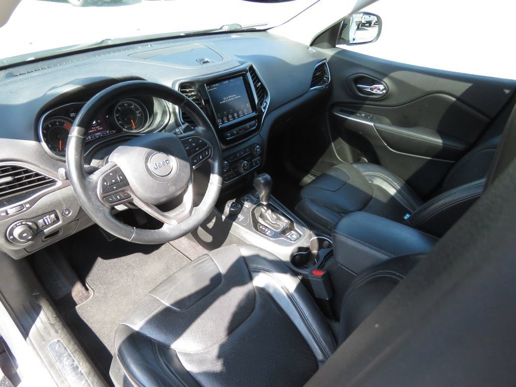 Used 2019 Jeep Cherokee Limited w/ Luxury Group AWD/4WD image 11