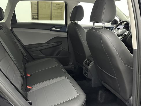 Used 2024 Volkswagen Taos SE image 30