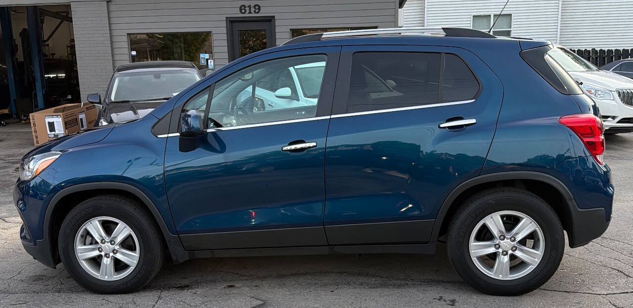 Used 2020 Chevrolet Trax LT w/ LT Convenience Package FWD image 18