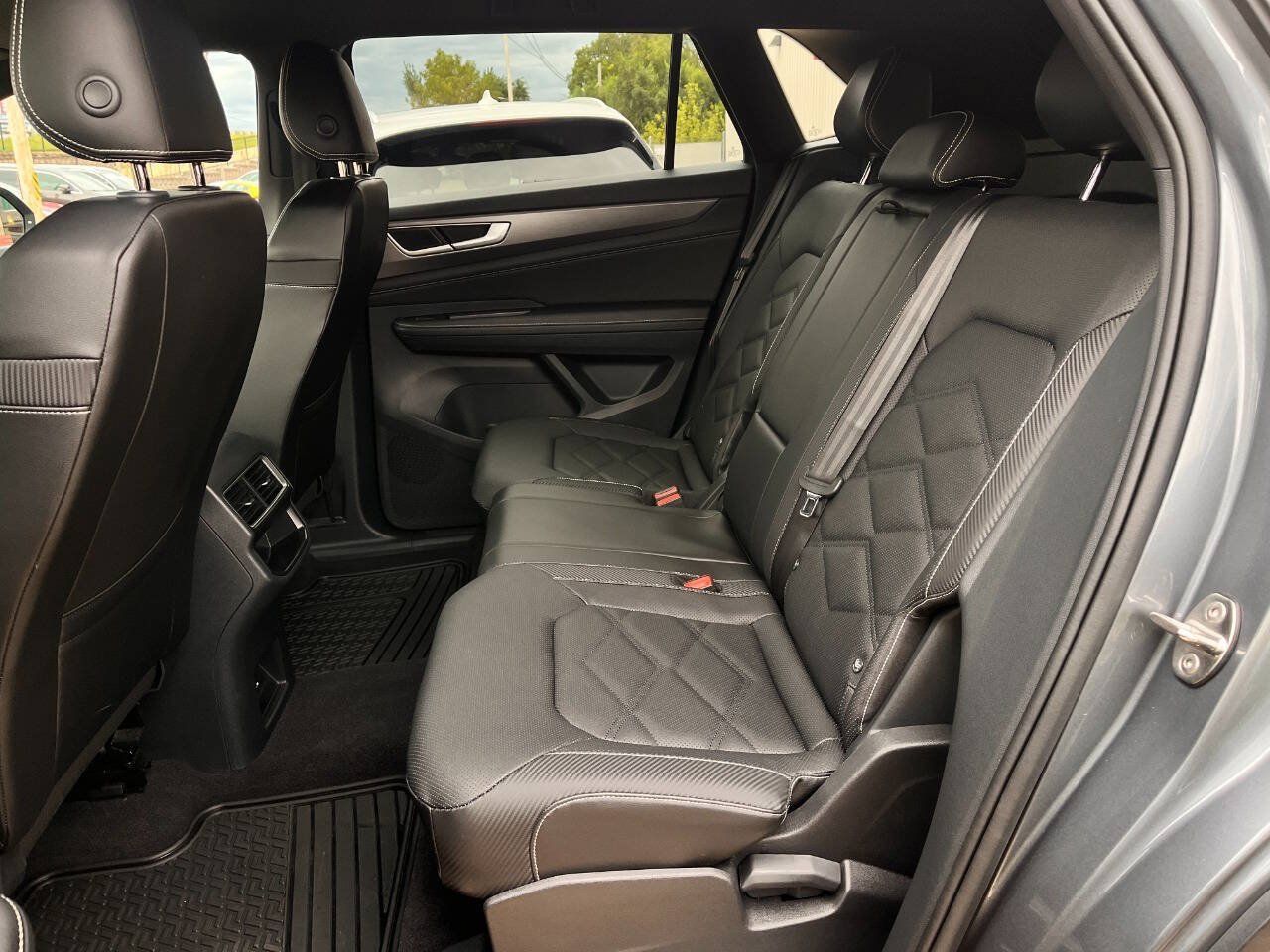 Used 2024 Volkswagen Atlas Cross Sport SE AWD/4WD image 19