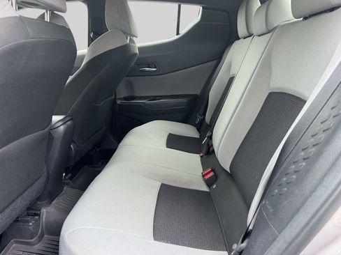 Used 2019 Toyota C-HR XLE FWD image 10