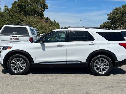 Used 2020 Ford Explorer XLT w/ Equipment Group 202A AWD/4WD image 7
