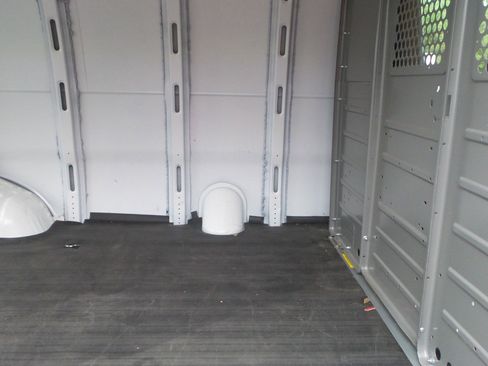 Used 2019 Chevrolet Express 2500 RWD 2500 135 w/ Driver Convenience Package image 21