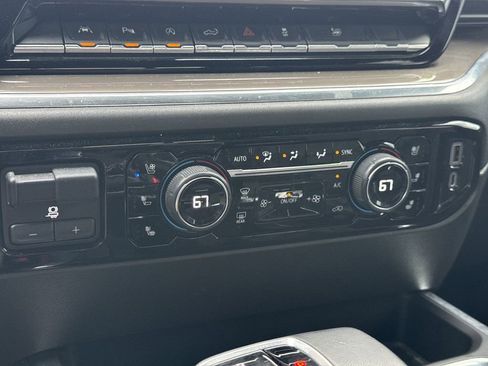 Used 2022 Chevrolet Silverado 1500 High Country w/ High Country Premium Package AWD/4WD image 30