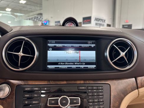 Used 2016 Mercedes-Benz SL 550 image 36