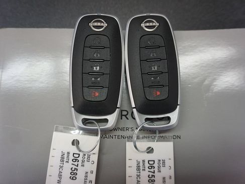 Used 2023 Nissan Rogue SL FWD image 16