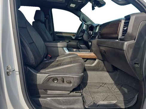 Used 2024 Chevrolet Silverado 2500 High Country w/ High Country Premium Package AWD/4WD image 8