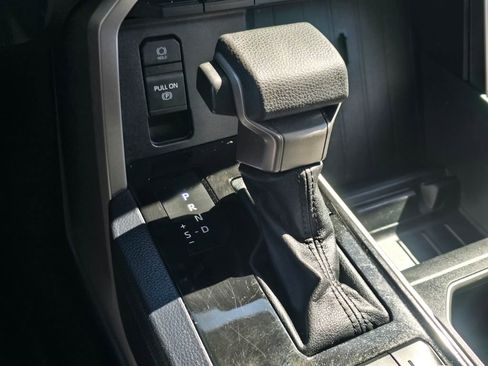 Used 2022 Toyota Tundra SR5 w/ SR5 Convenience Package AWD/4WD image 24