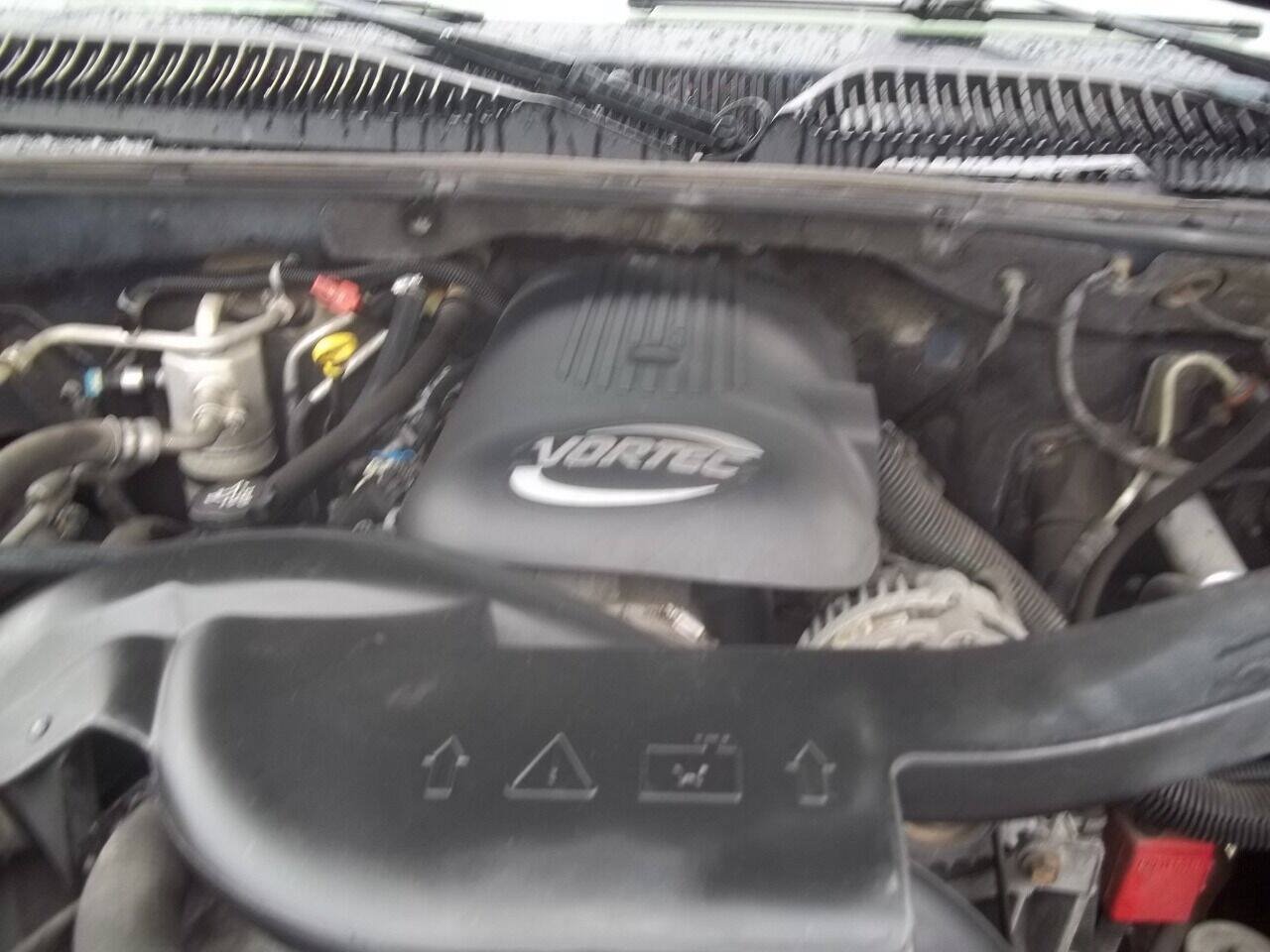 Used 2004 Chevrolet Suburban LT w/ Preferred Equipment Group AWD/4WD image 16