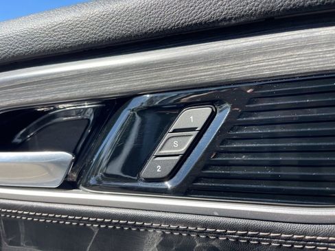 Used 2024 Jeep Wagoneer L Series II w/ Flexible Seating Group image 18