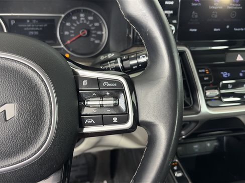 Certified 2022 Kia Sorento EX w/ Panoramic Sunroof Package image 30