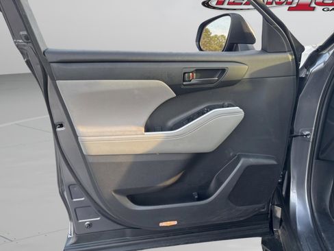 Certified 2023 Toyota Highlander LE image 26