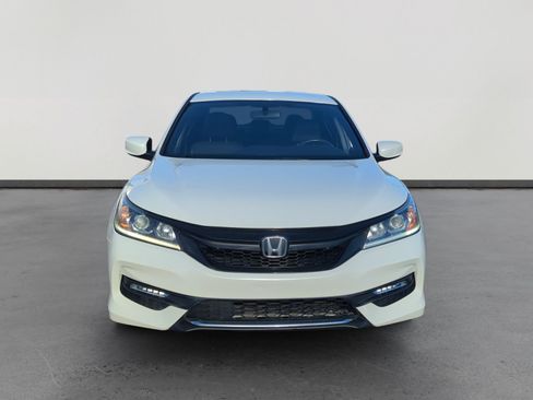 Used 2017 Honda Accord Sport image 8