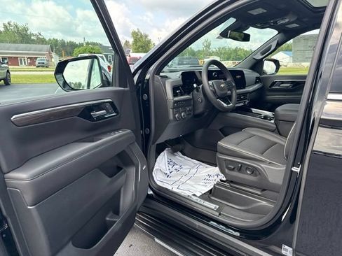 New 2026 Chevrolet Suburban Premier w/ Sun And Tow Package AWD/4WD image 10
