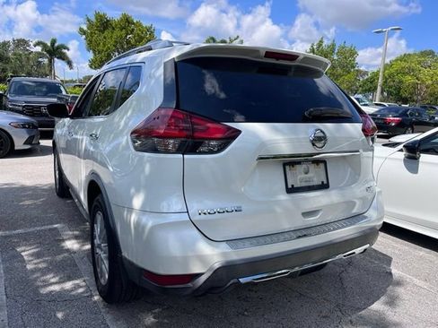 Used 2018 Nissan Rogue SV w/ Premium Package FWD image 6