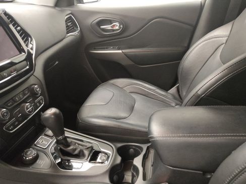 Used 2019 Jeep Cherokee Limited AWD/4WD image 26