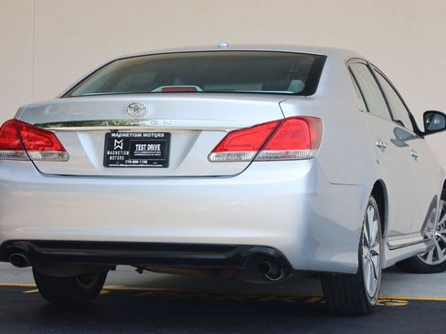 Used 2011 Toyota Avalon Limited FWD image 11