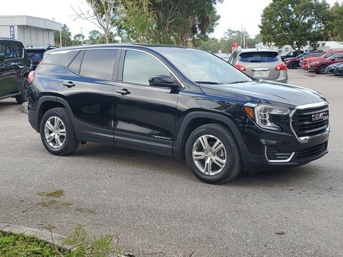 Used 2024 GMC Terrain SLE image 2