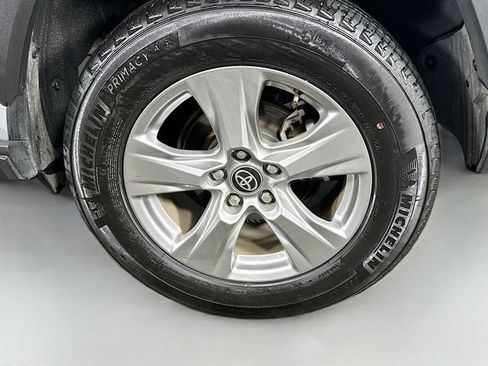 Used 2025 Toyota RAV4 XLE AWD/4WD image 28