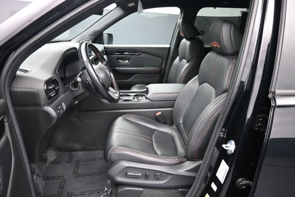 Certified 2024 Honda Pilot TrailSport image 18