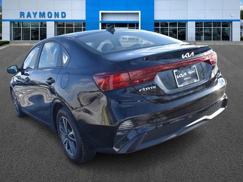 Certified 2022 Kia Forte LXS image 6